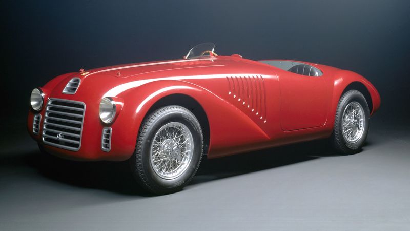 [VIDEO] Enzo Ferrari cho ra đời chiếc xe đầu tiên vào 70 năm trước