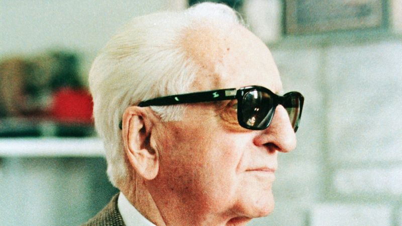 [VIDEO] Enzo Ferrari cho ra đời chiếc xe đầu tiên vào 70 năm trước