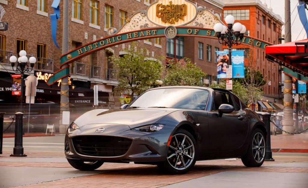 Mazda MX-5 Miata RF 2017 - chiếc xe thể thao đẹp và thiết thực