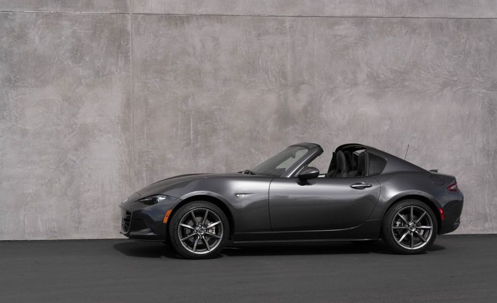 Mazda MX-5 Miata RF 2017 - chiếc xe thể thao đẹp và thiết thực
