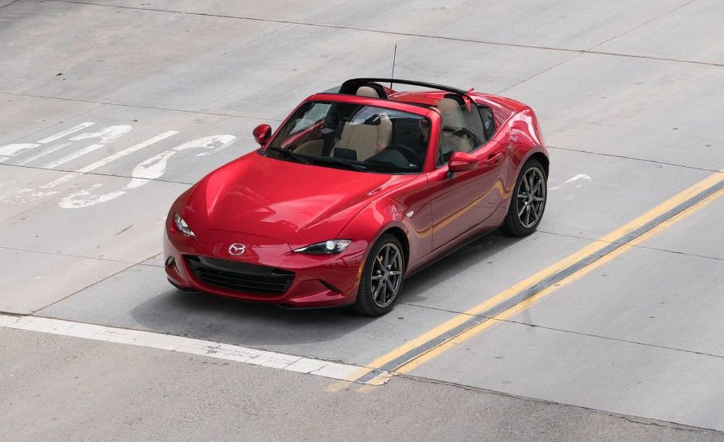Mazda MX-5 Miata RF 2017 - chiếc xe thể thao đẹp và thiết thực