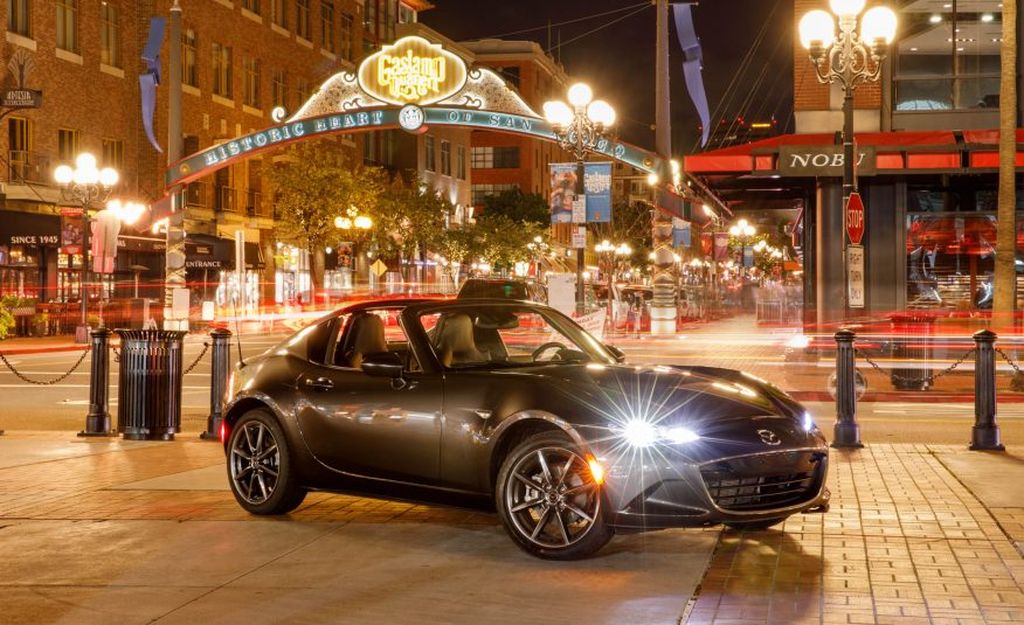 Mazda MX-5 Miata RF 2017 - chiếc xe thể thao đẹp và thiết thực