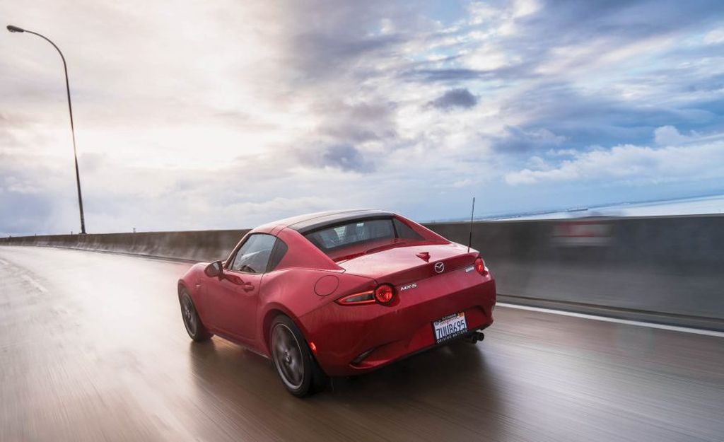 Mazda MX-5 Miata RF 2017 - chiếc xe thể thao đẹp và thiết thực