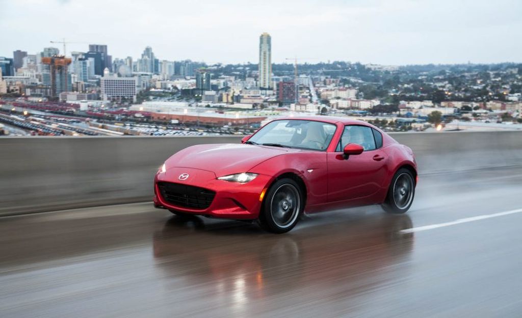 Mazda MX-5 Miata RF 2017 - chiếc xe thể thao đẹp và thiết thực