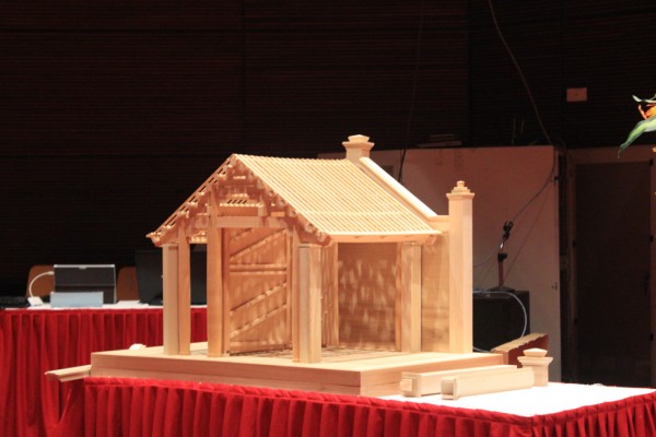 Giáo sư Nhật Bản phục dựng mô hình cổng làng Mông Phụ