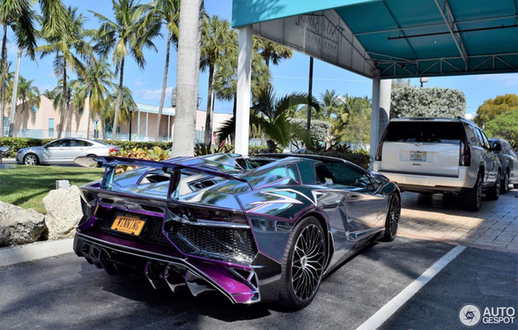 Mãn nhãn với Lamborghini Aventador SV màu bạc của dân chơi Mỹ