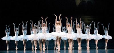 Trình diễn Vở ballet Hồ Thiên Nga tại Nhà hát lớn Hà Nội