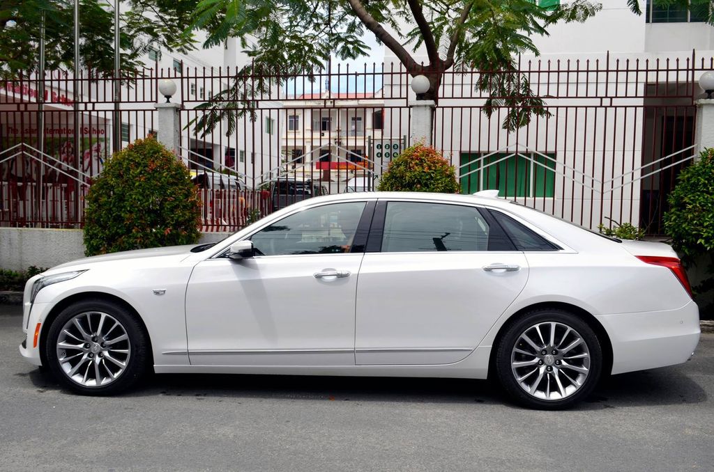 Xe sang “Mỹ” Cadillac CT6 2016 rao bán hơn 4.6 tỷ đồng tại Việt Nam