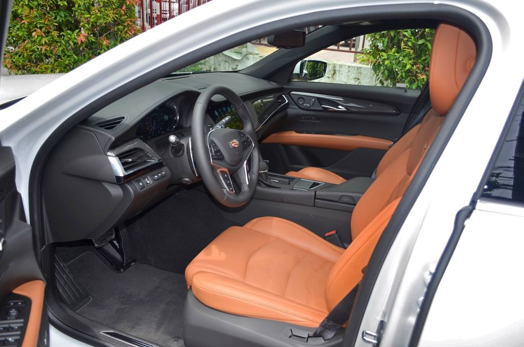 Xe sang “Mỹ” Cadillac CT6 2016 rao bán hơn 4.6 tỷ đồng tại Việt Nam