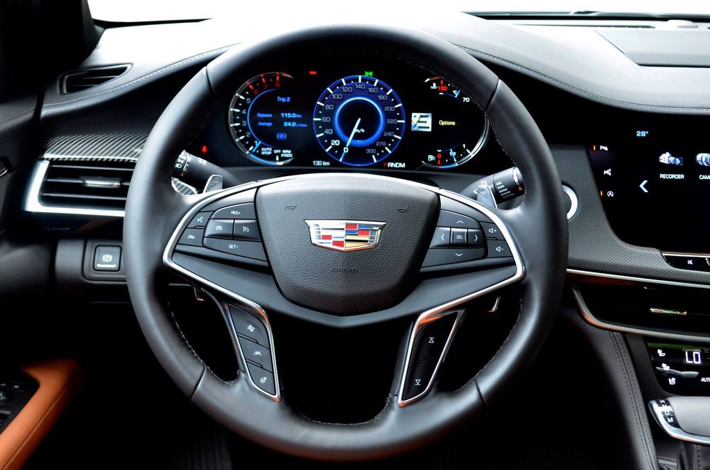 Xe sang “Mỹ” Cadillac CT6 2016 rao bán hơn 4.6 tỷ đồng tại Việt Nam