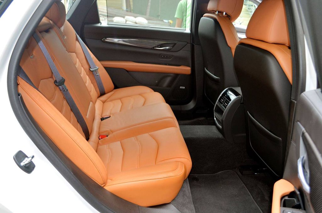Xe sang “Mỹ” Cadillac CT6 2016 rao bán hơn 4.6 tỷ đồng tại Việt Nam