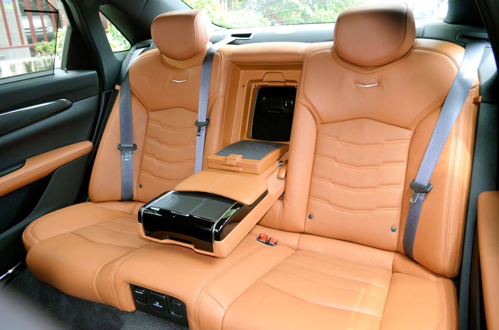Xe sang “Mỹ” Cadillac CT6 2016 rao bán hơn 4.6 tỷ đồng tại Việt Nam
