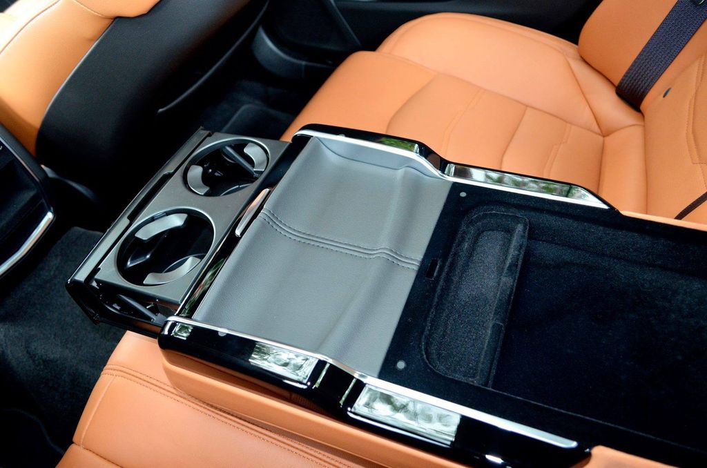 Xe sang “Mỹ” Cadillac CT6 2016 rao bán hơn 4.6 tỷ đồng tại Việt Nam