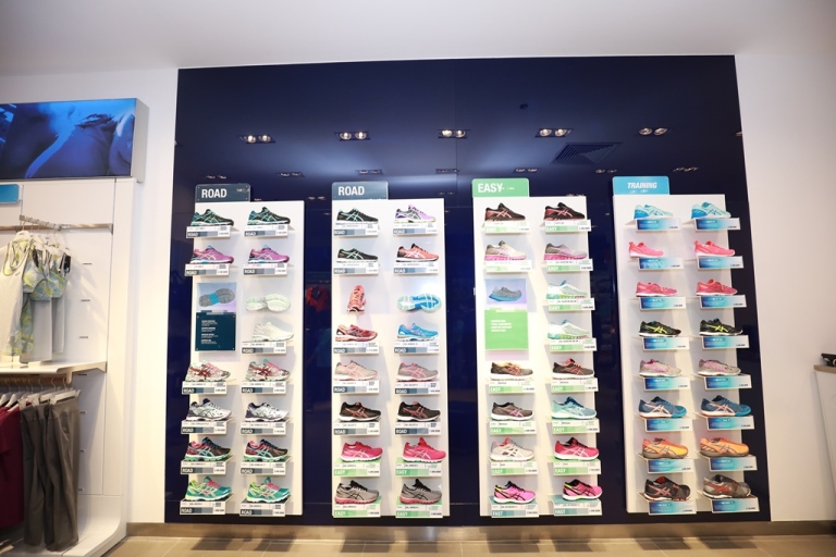 Hãng giày thể thao ASICS khai trương cửa hàng chính thức đầu tiên tại Vincom Mega Mall Royal City
