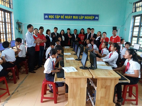 Prudential hỗ trợ thiết bị trường học cho học sinh Quảng Trị