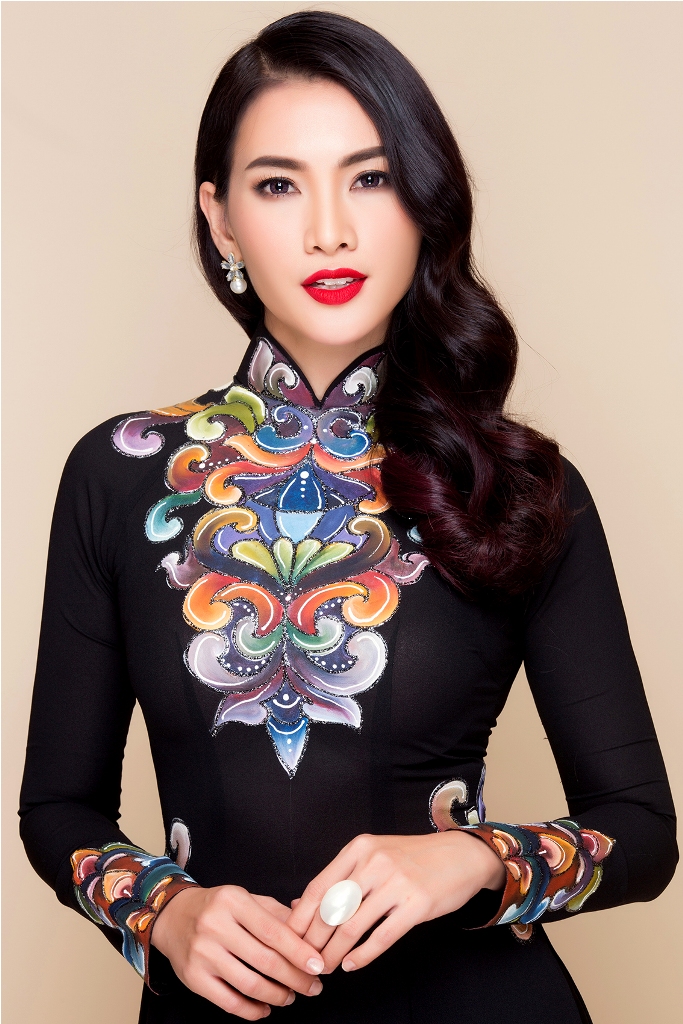 Anh Thư chuyển tải trọn vẹn hình ảnh đại dương trên áo dài