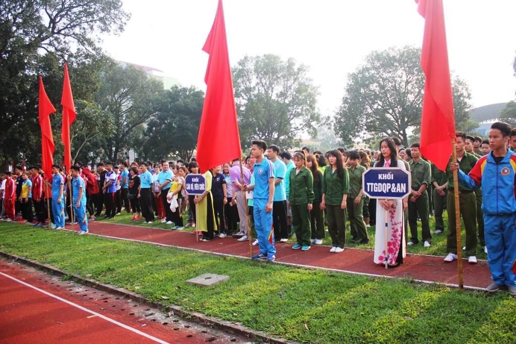 Thầy và trò trường Đại học Sư phạm TDTT Hà Nội sôi nổi chạy Olympic vì sức khỏe toàn dân