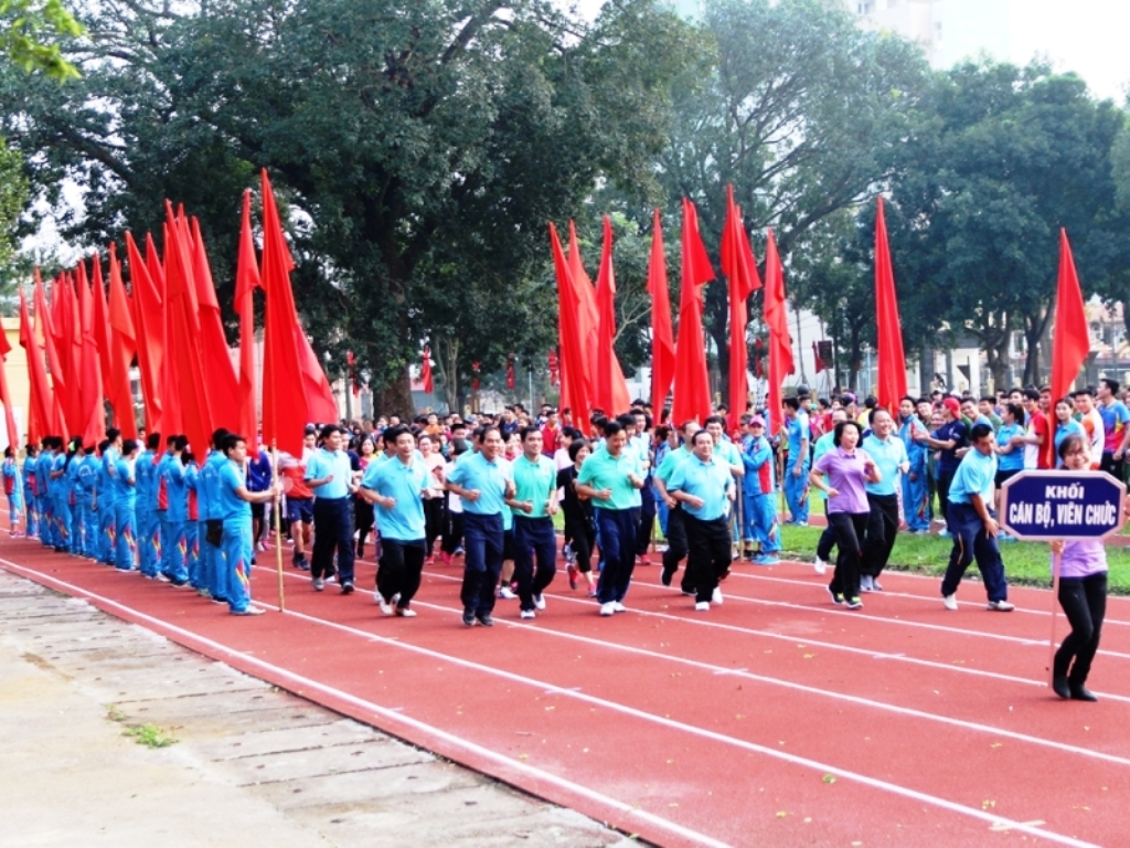 Thầy và trò trường Đại học Sư phạm TDTT Hà Nội sôi nổi chạy Olympic vì sức khỏe toàn dân