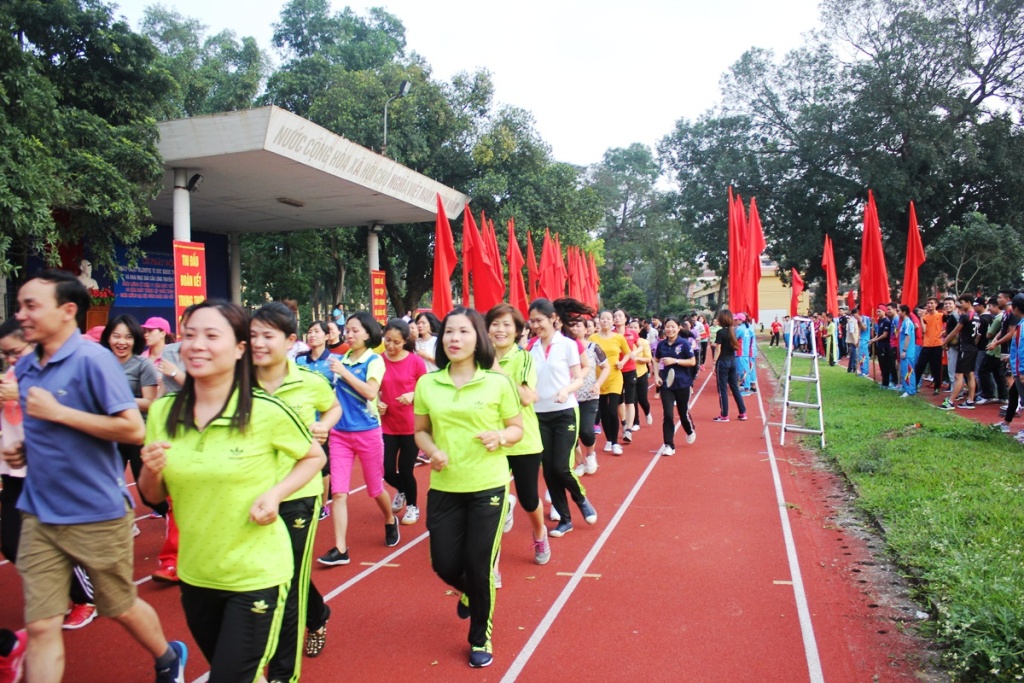 Thầy và trò trường Đại học Sư phạm TDTT Hà Nội sôi nổi chạy Olympic vì sức khỏe toàn dân