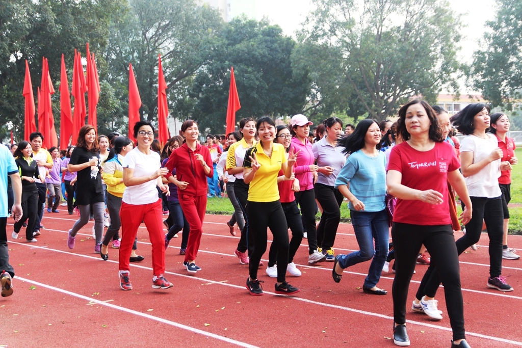Thầy và trò trường Đại học Sư phạm TDTT Hà Nội sôi nổi chạy Olympic vì sức khỏe toàn dân