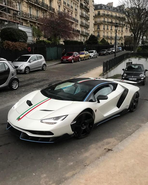 Lamborghini Centenario trắng mờ 