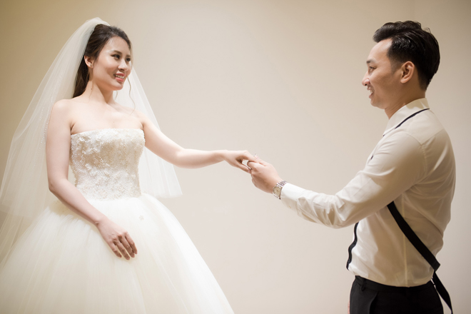 Đám cưới MC Thành Trung: Chú rể “chịu chơi” chi tiền tỷ cho nhẫn cưới và váy cưới