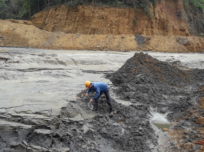 Phó Thủ tướng yêu cầu khẩn trương xử lý vụ vỡ đập bùn thải