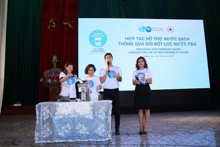 Cty P&G Việt Nam phối hợp cùng Hội Chữ thập đỏ triển khai Dự án “Hợp tác hỗ trợ nước sạch thông qua cung cấp gói bột lọc nước P&G”