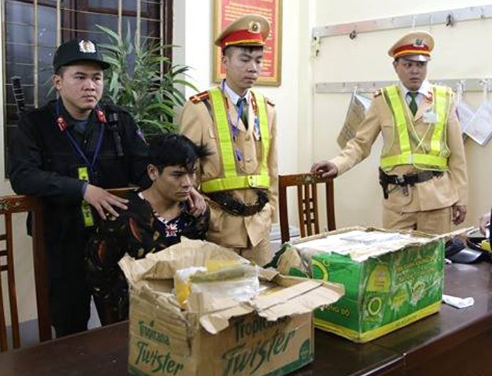 Lạng Sơn: Bắt giữ đối tượng sử dụng xe máy vận chuyển 73 bánh heroin
