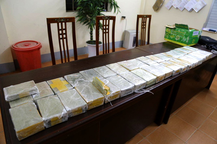 Lạng Sơn: Bắt giữ đối tượng sử dụng xe máy vận chuyển 73 bánh heroin
