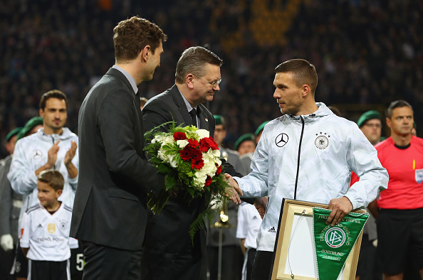 Podolski lập siêu phẩm trong ngày chia tay ĐT Đức