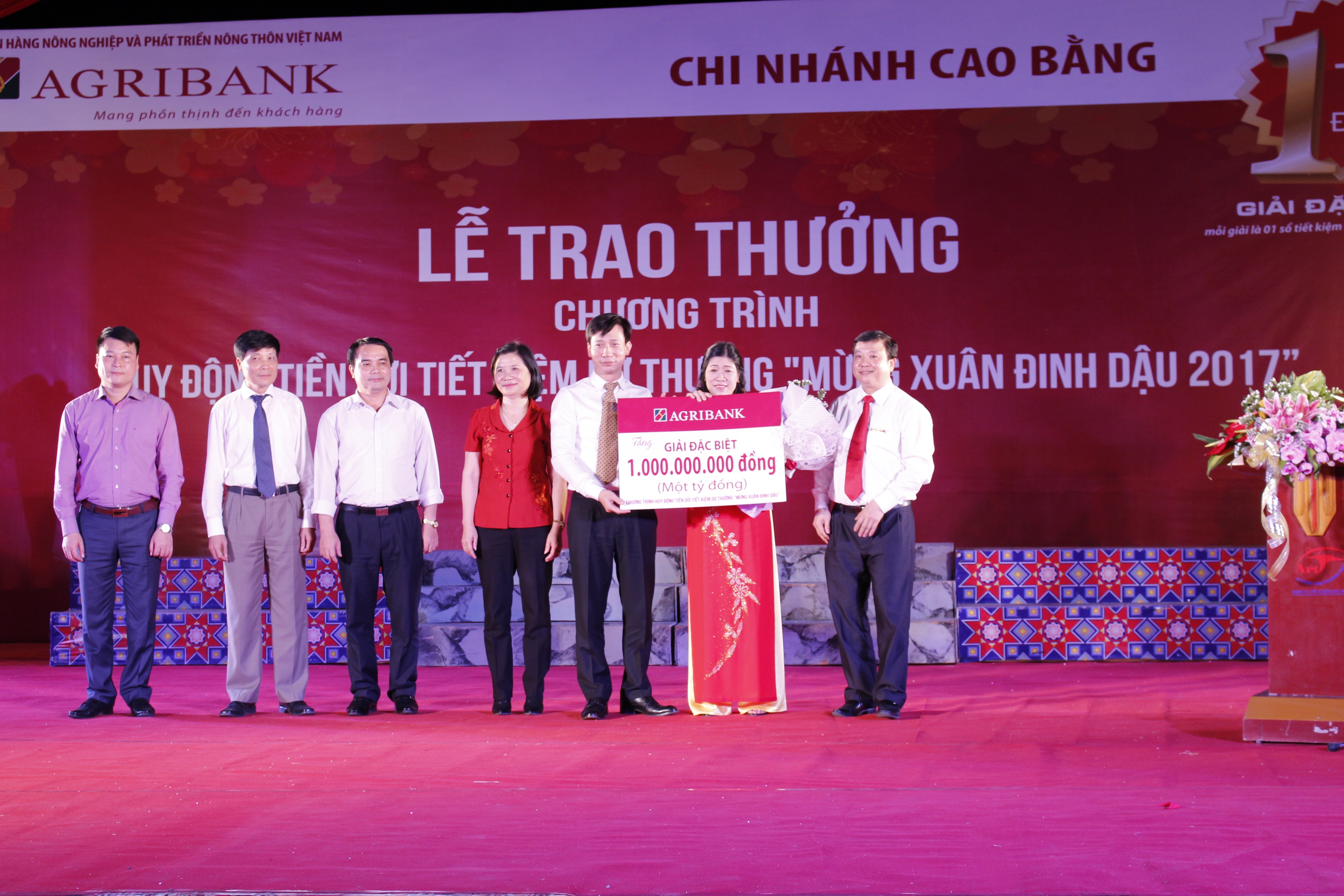 Lần đầu tiên giải đặc biệt 1 tỷ đồng từ chương trình tiết kiệm dự thưởng của Agribank đến với tỉnh Cao Bằng