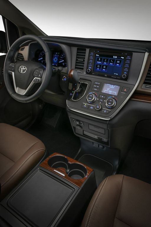 Toyota Sienna 2018 chính thức được 