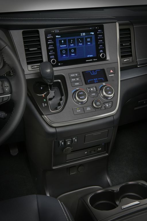 Toyota Sienna 2018 chính thức được 