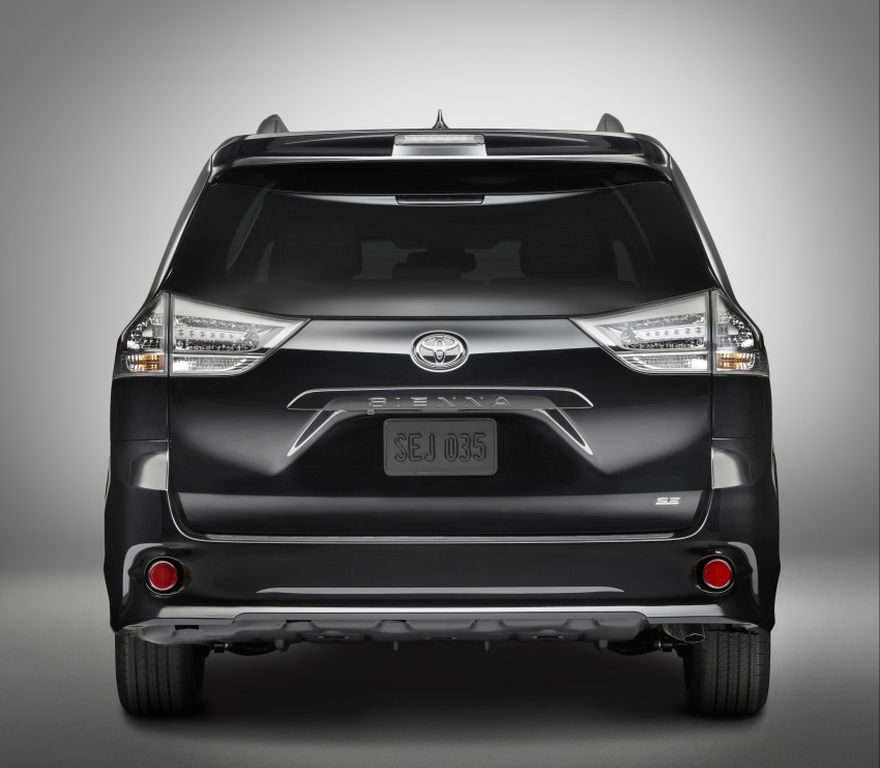 Toyota Sienna 2018 chính thức được 