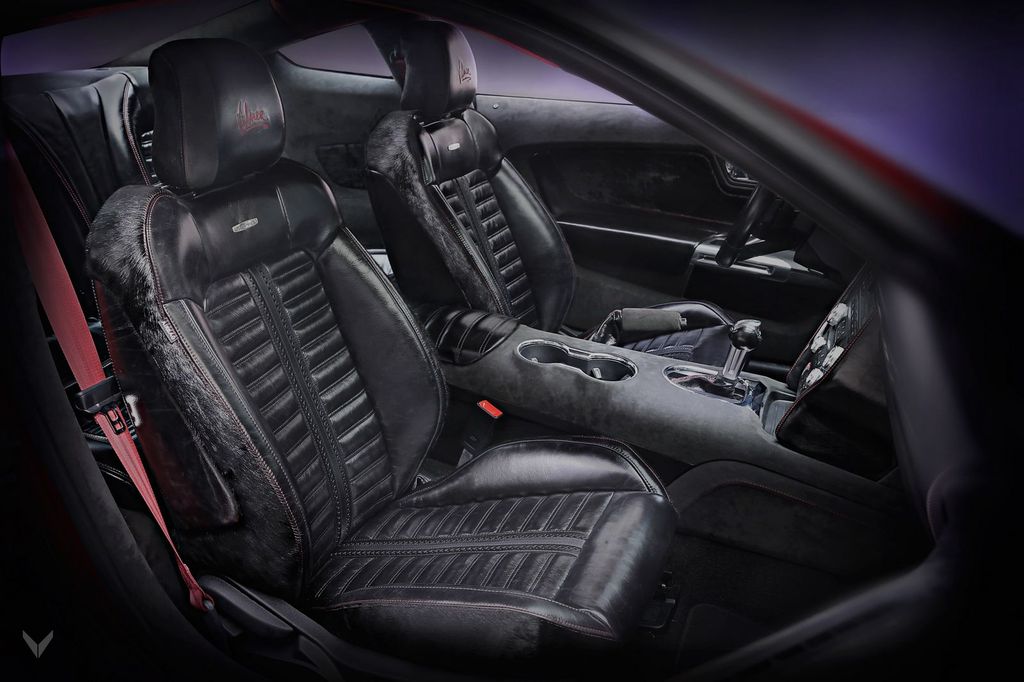 Ford Mustang GT độ độc đáo với da và lông ngựa Mustang 