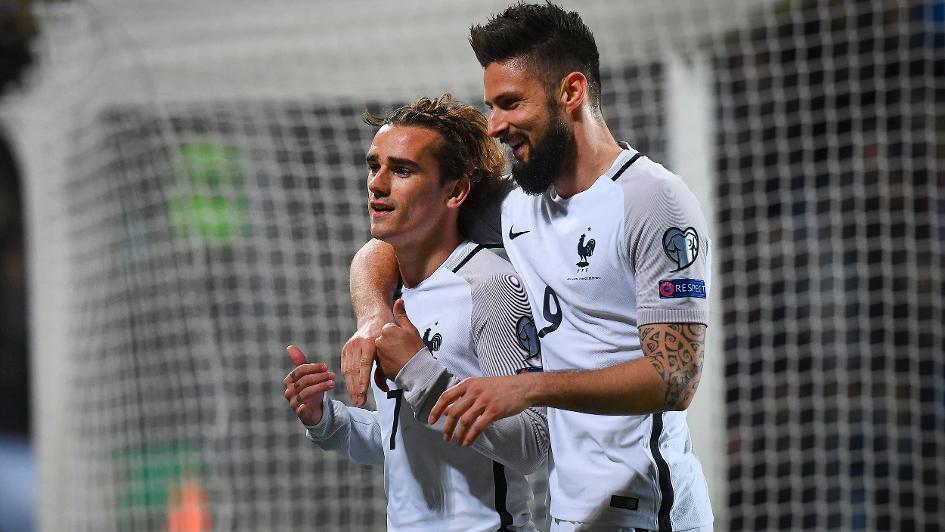 Luxembourg 1-3 Pháp: Mbappe ra mắt, Giroud rực sáng