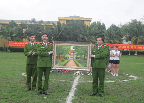 Chi đoàn Khoa Cảnh sát Thi hành án hình và Hỗ trợ tư pháp giao lưu bóng đá với Đoàn cơ sở Trại giam Xuân Nguyên