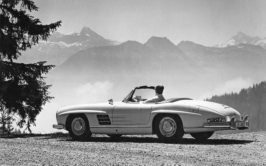 Mercedes kỷ niệm 300 SL Roadster tròn 60 tuổi