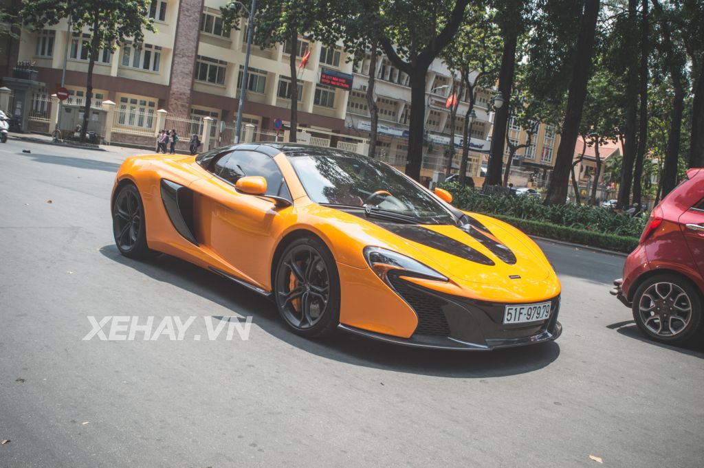 Sài Gòn: Bắt gặp McLaren 650S Spider độ P1 khoe dáng trên phố