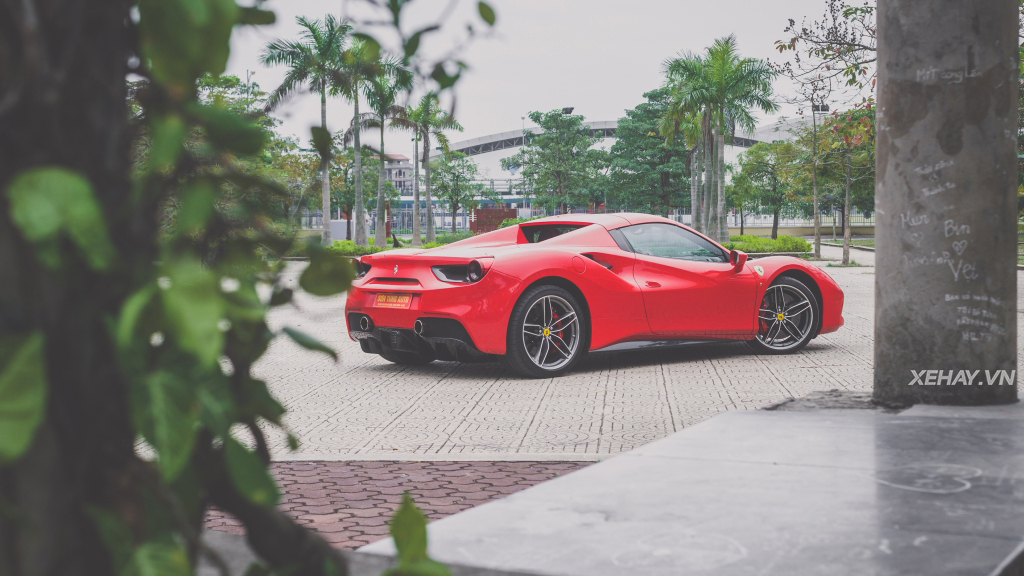 [ĐÁNH GIÁ XE] Ferrari 488 Spider - Bốn bánh xe và một bầu trời rộng mở