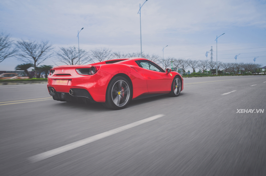 [ĐÁNH GIÁ XE] Ferrari 488 Spider - Bốn bánh xe và một bầu trời rộng mở