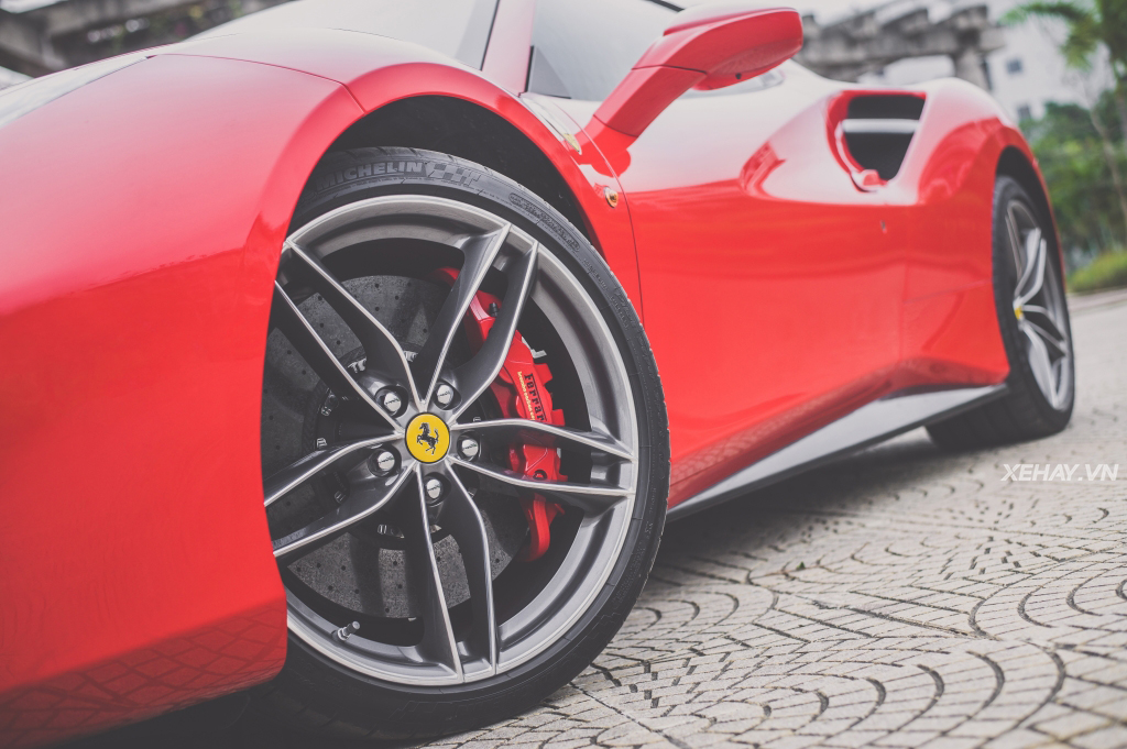 [ĐÁNH GIÁ XE] Ferrari 488 Spider - Bốn bánh xe và một bầu trời rộng mở