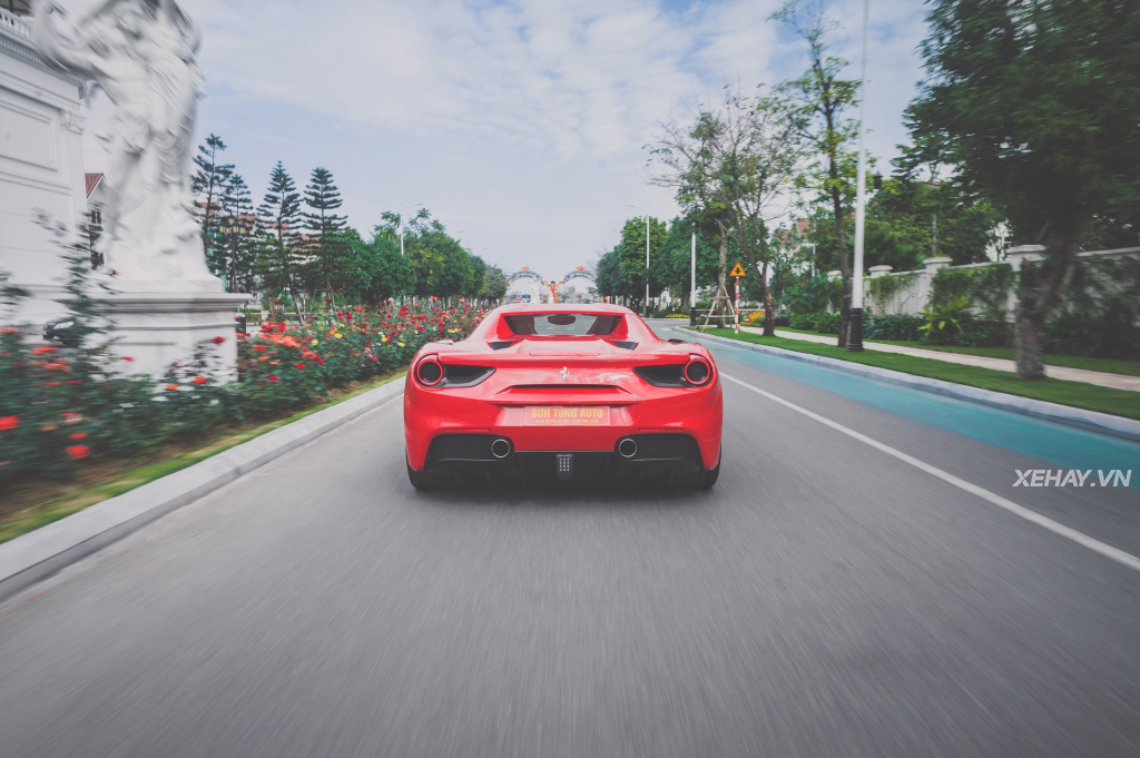 [ĐÁNH GIÁ XE] Ferrari 488 Spider - Bốn bánh xe và một bầu trời rộng mở