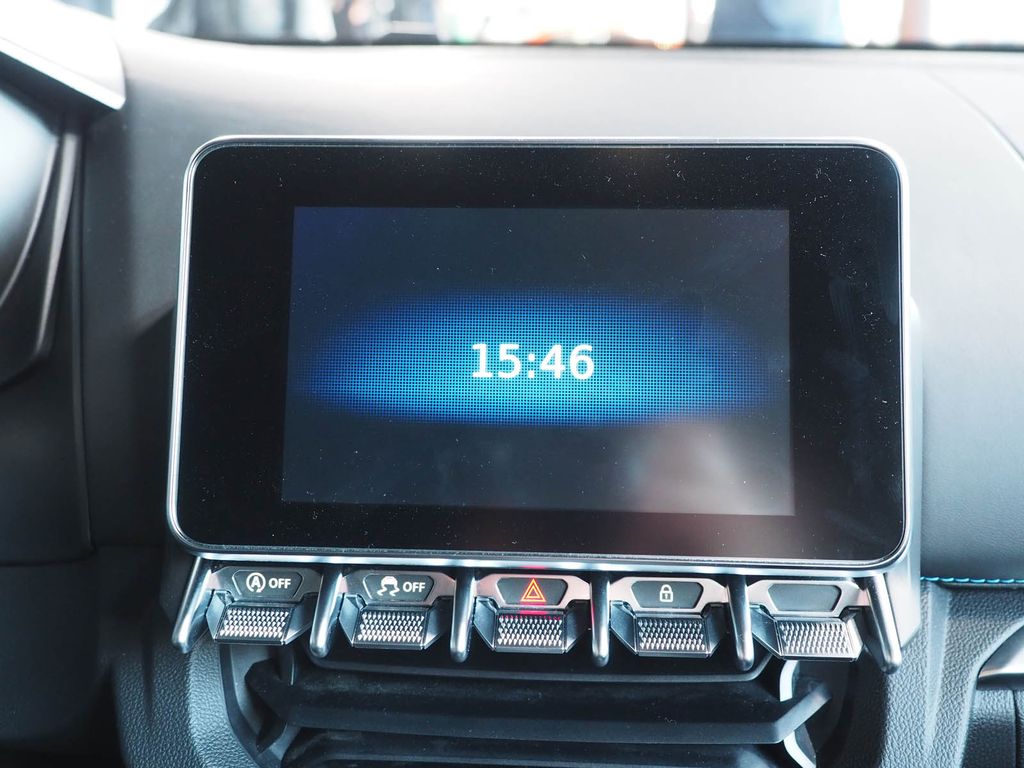 Chỉ có một mẫu xe, Alpine vẫn mở showroom hoành tráng