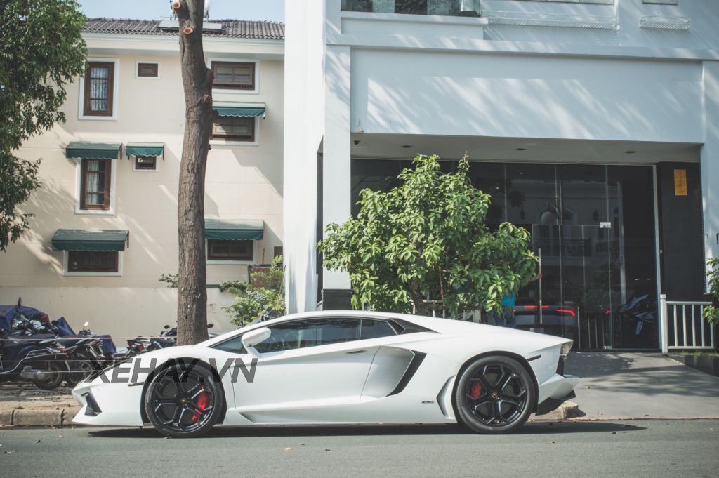 Bộ ba Lamborghini 65 tỷ tụ tập trước nhà Cường Đô La