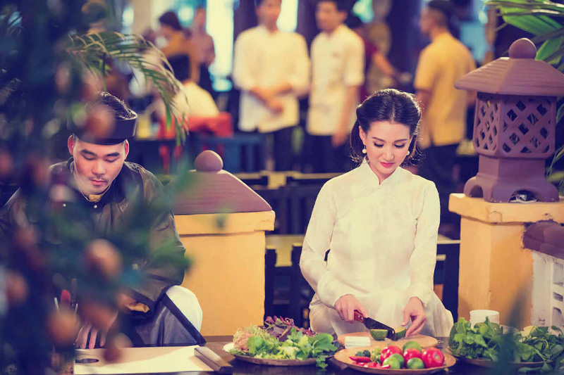 Bốn món ngon Hà Nội xuất hiện trong MV của Xẩm Hà Thành
