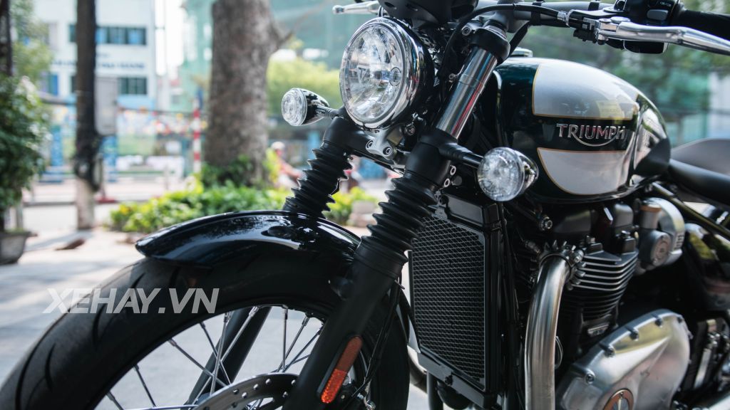 Cận cảnh “hàng hot” Triumph Bonneville Bobber 2017 tại Việt Nam