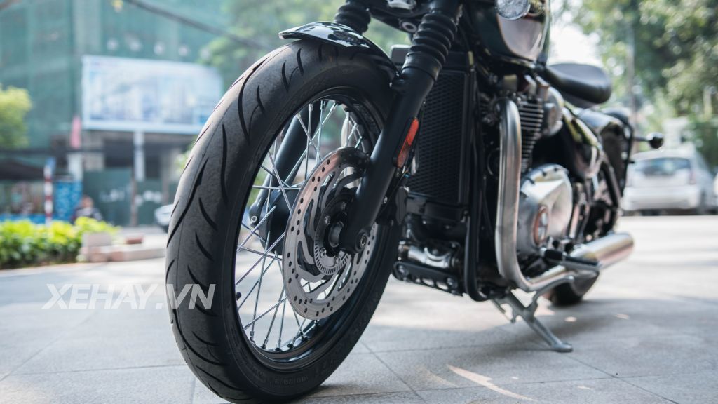 Cận cảnh “hàng hot” Triumph Bonneville Bobber 2017 tại Việt Nam