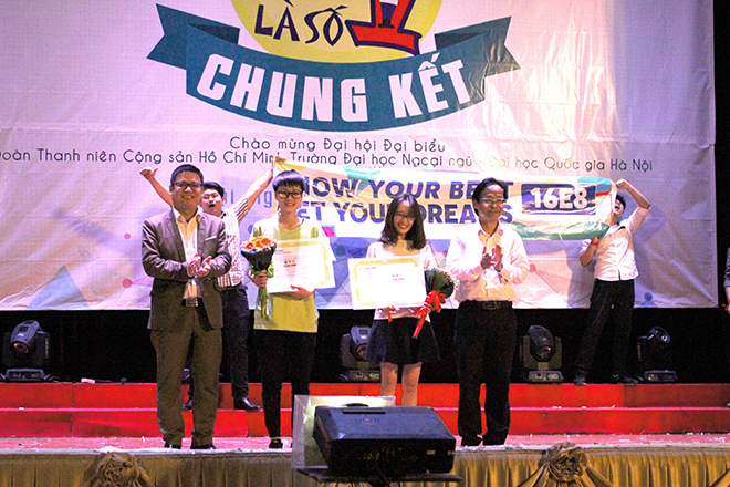 Sinh viên ngoại ngữ tài năng trong 